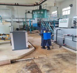 ������ˮ��һ��Ա��ĬĬ���� ȫ������˫���ڼ����������ȫ��������