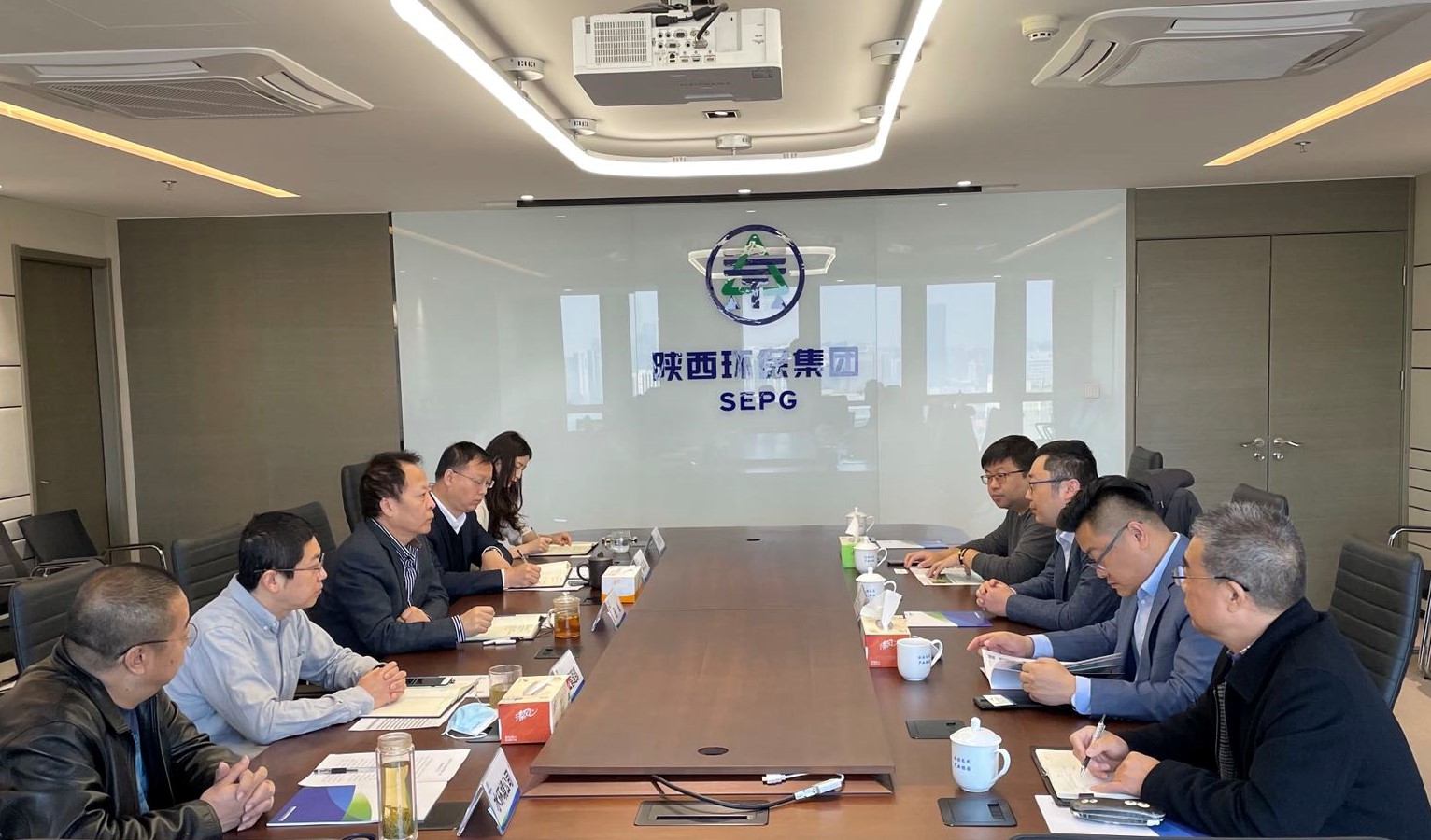 陕西JDB电子集团与南方创业科技公司互换座谈 陕西JDB电子集团与南方创业科技公司互换座谈